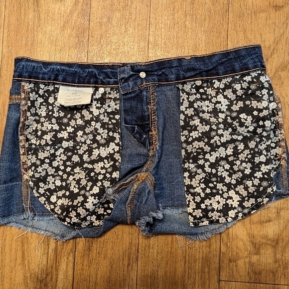 Blue Notes Casual Ripped Low-Rise Distressed Denim Jean Shorts Size 25 - Picture 4 of 4